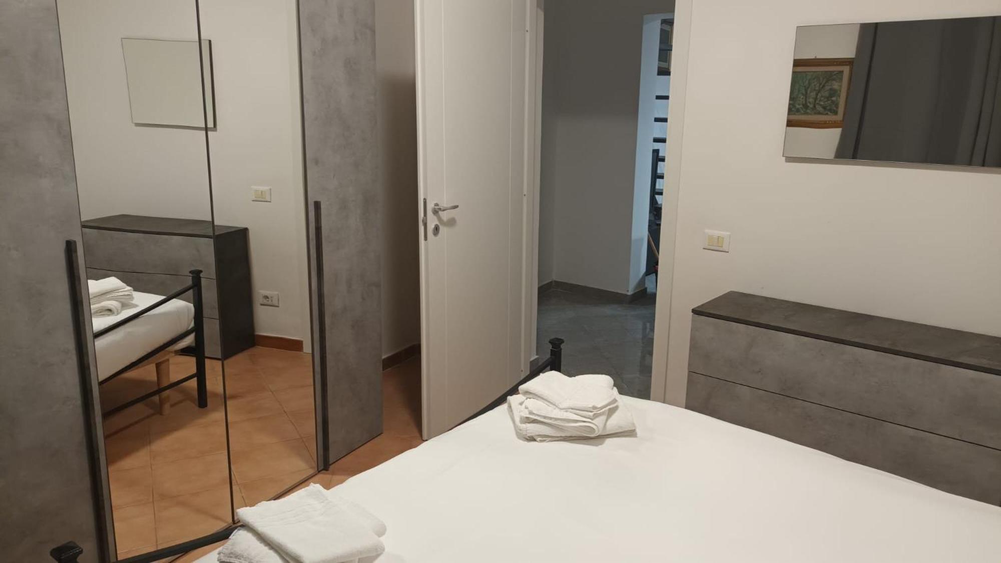 Casa N 2 Con Parcheggio Privato E Colonnina Ricarica Livorno Exterior foto